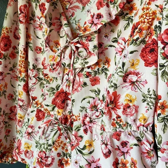 Old Navy Floral Blouse with Ruffles NWT - Picture 4 of 6
